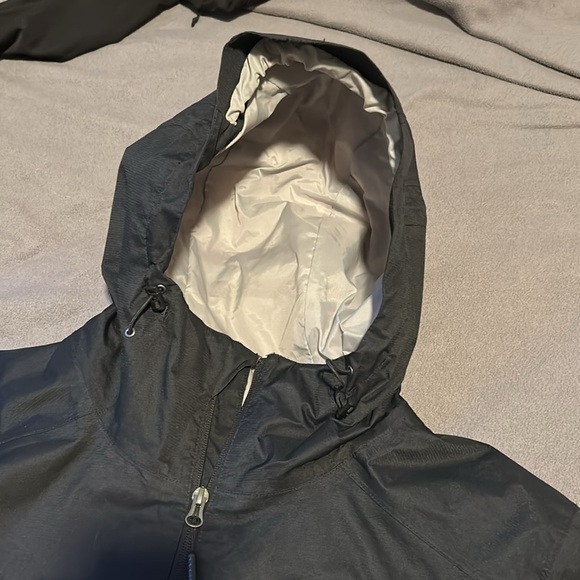 The North Face shell rain jacket size L - Picture 3 of 10